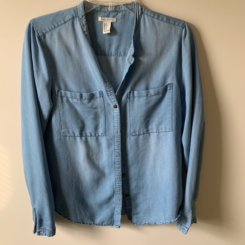 Jean shirt size small in excellent condition.
